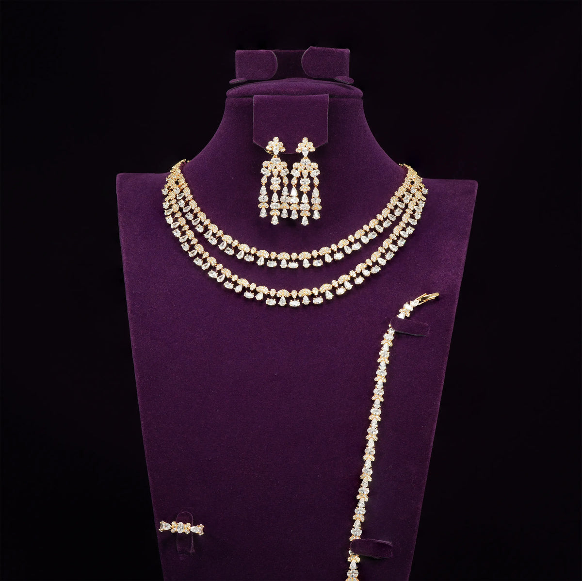 18K Gold
